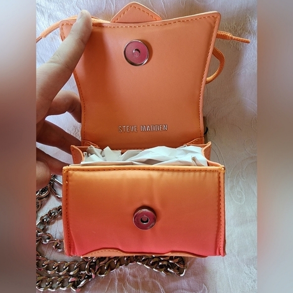 🔹️ Steve Madden🔹️ Micro Flap-Top Handle Bag, Orange, Detachable Chain - Picture 4 of 6